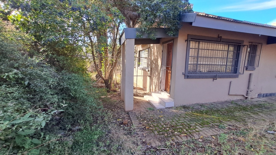 7 Bedroom Property for Sale in Willows Free State